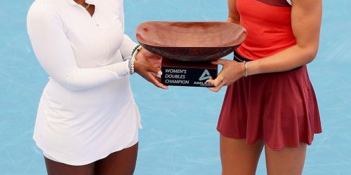 Imagem referente a Bia Haddad é campeã de duplas do WTA 500 de Adelaide, na Austrália