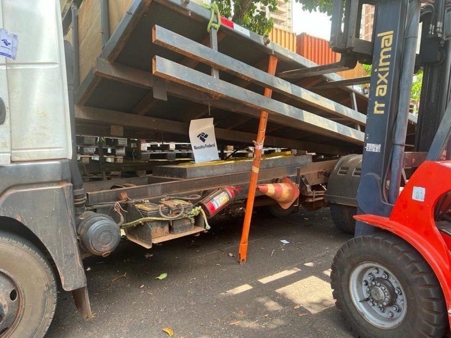 Caminhão carregado com 357 kg de maconha é apreendido na Aduana da Ponte Internacional da Amizade​