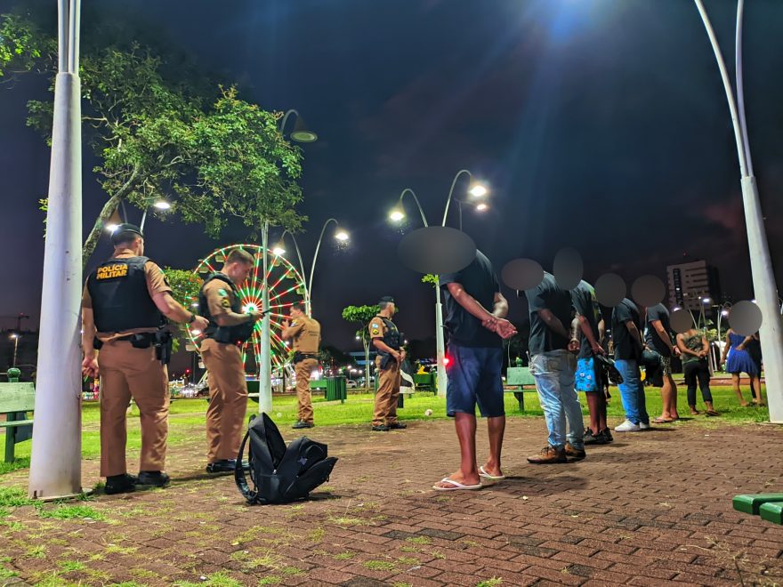 Mulher é presa com drogas na Praça da Bíblia
