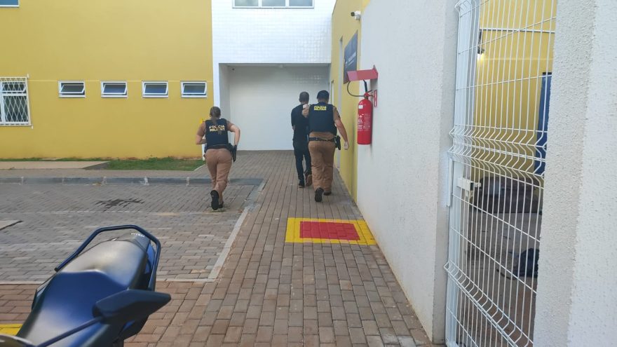 Homem é preso após furtar duas bicicletas e eletrônicos de academia