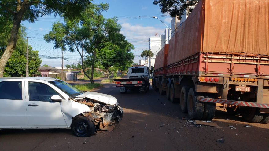 Condutor bate Palio em carreta estacionada