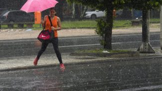 Hospital em área atingida por temporal no Rio adia consultas