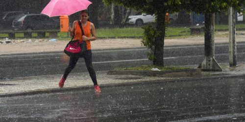 Imagem referente a Hospital em área atingida por temporal no Rio adia consultas