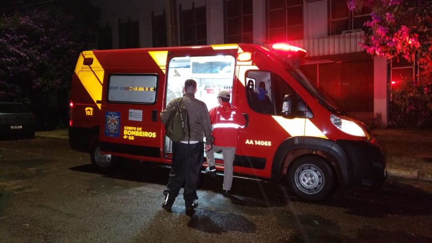 Desorientada, mulher é socorrida pelo Siate após sofrer queda