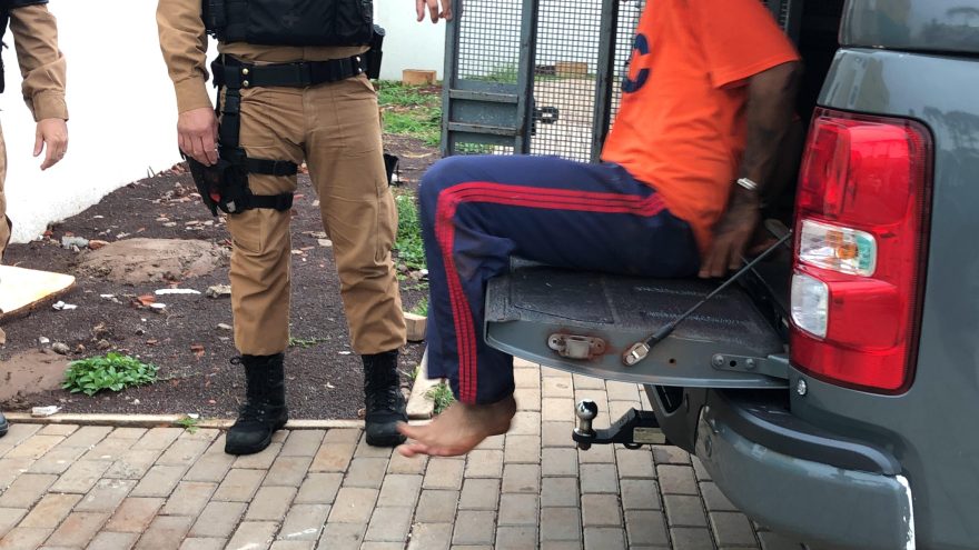 Jovem é preso após roubar celular de idosa na Avenida Tancredo Neves