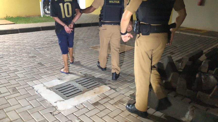 Suspeito de assaltar mulher usando uma faca é detido pela PM no Centro