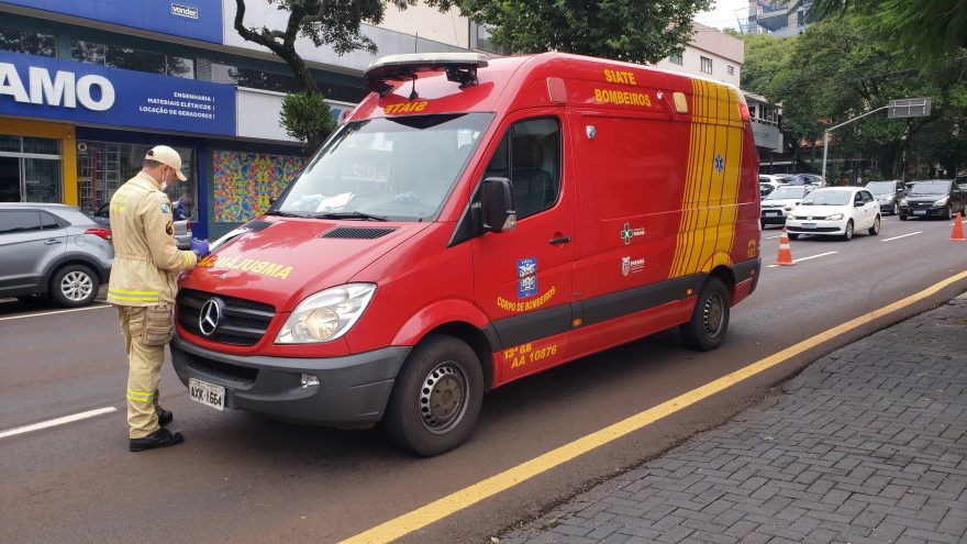 Mulher sofre contusão no fêmur ao cair de moto no Centro