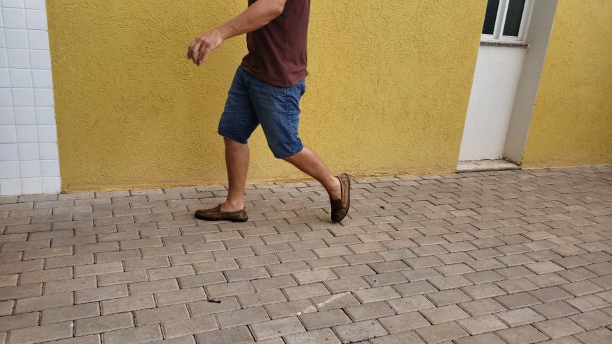 Dirigindo caminhonete com alerta de apropriação indébita, homem é preso por receptação