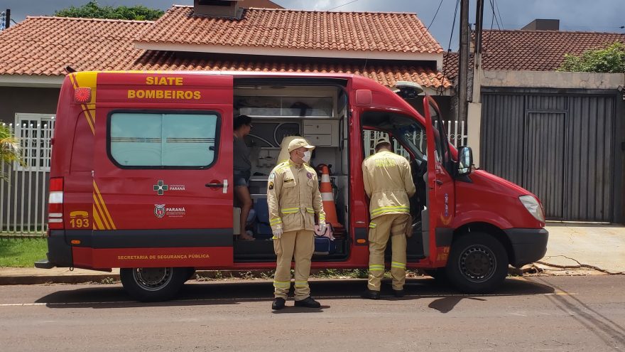 Criança é socorrida pelo Siate após sofrer queda dentro de casa
