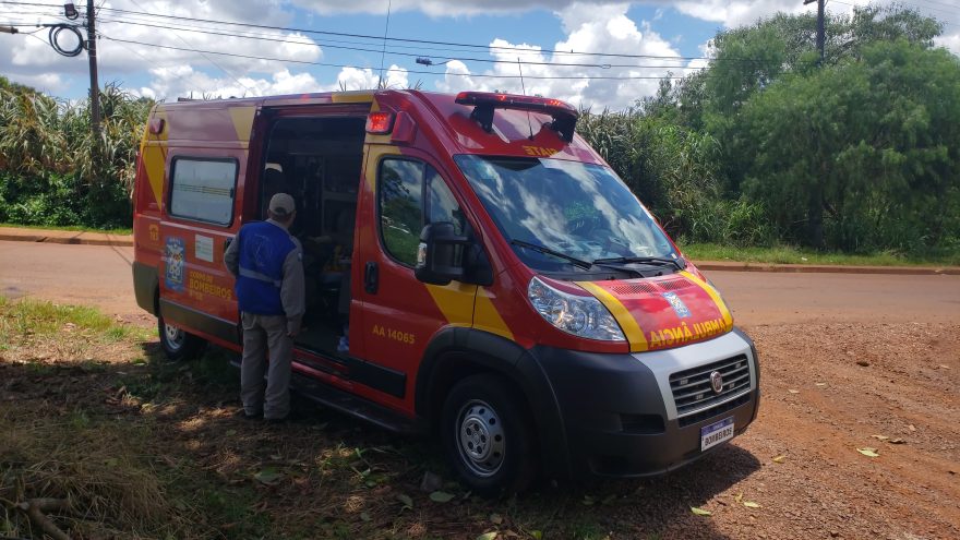 Homem fica ferido em acidente entre carro e bicicleta no Interlagos