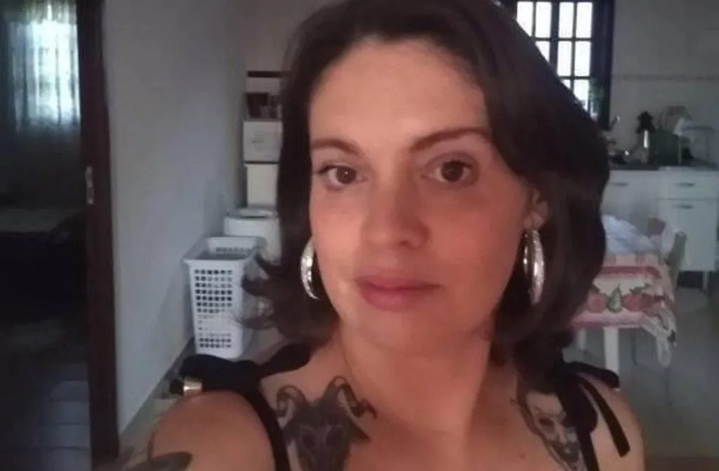 Mulher é morta a facadas na frente do filho autista de 10 anos em Curitiba