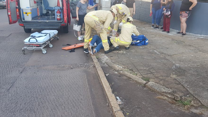 Mulher fica ferida em acidente na Rua Rio de Janeiro