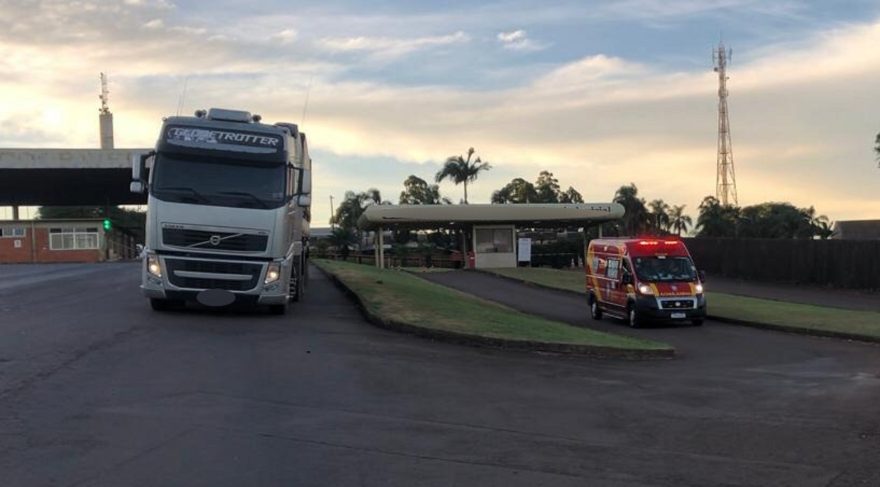 Mulher sofre contusão em queda em cooperativa na BR-277