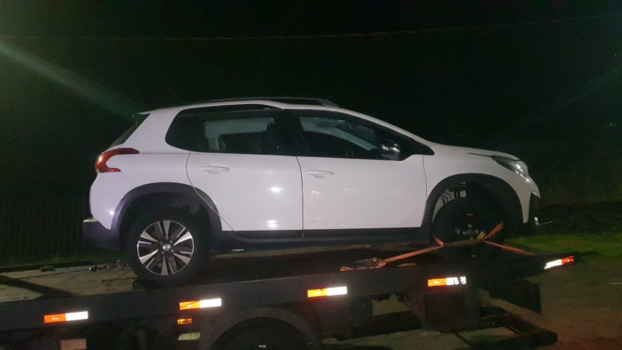 Encontro de gêmeos? homem descobre cópia fiel de seu carro na Rua Europa
