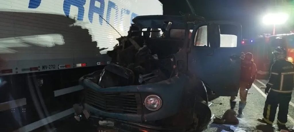 Caminhoneiro fica ferido em grave acidente na PR-444 em Arapongas