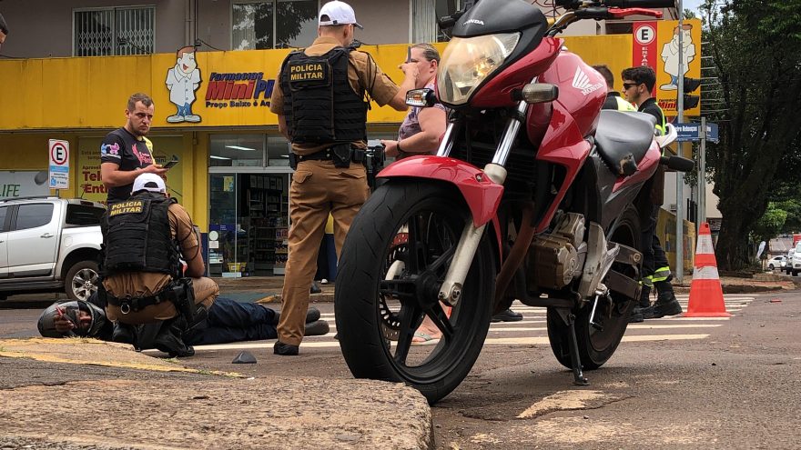 Motociclista fica ferido em acidente com caminhonete no Centro