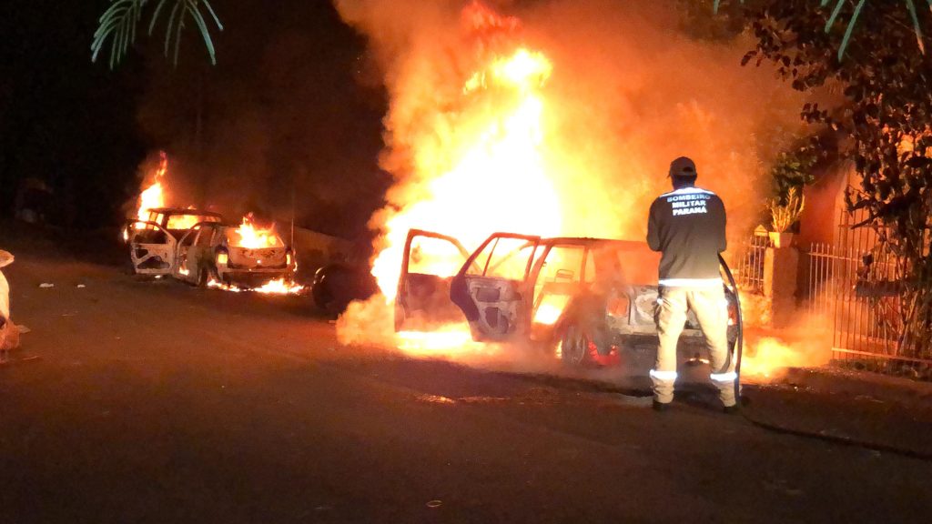 Crime: quatro carros são incendiados e um homem é baleado por calibre 12 no Conjunto Melissa