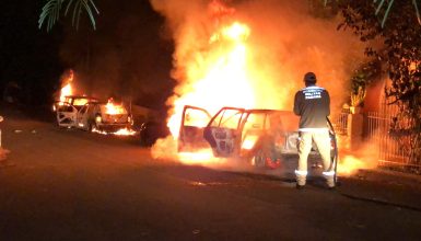 Imagem referente a Crime: quatro carros são incendiados e um homem é baleado por calibre 12 no Conjunto Melissa