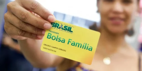 Imagem referente a Caixa paga nesta quinta-feira 1ª parcela do Bolsa Família de 2024