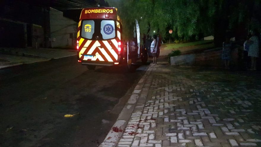 Jovem com ferimento à faca é atendido pelo Siate bairro Santa Cruz