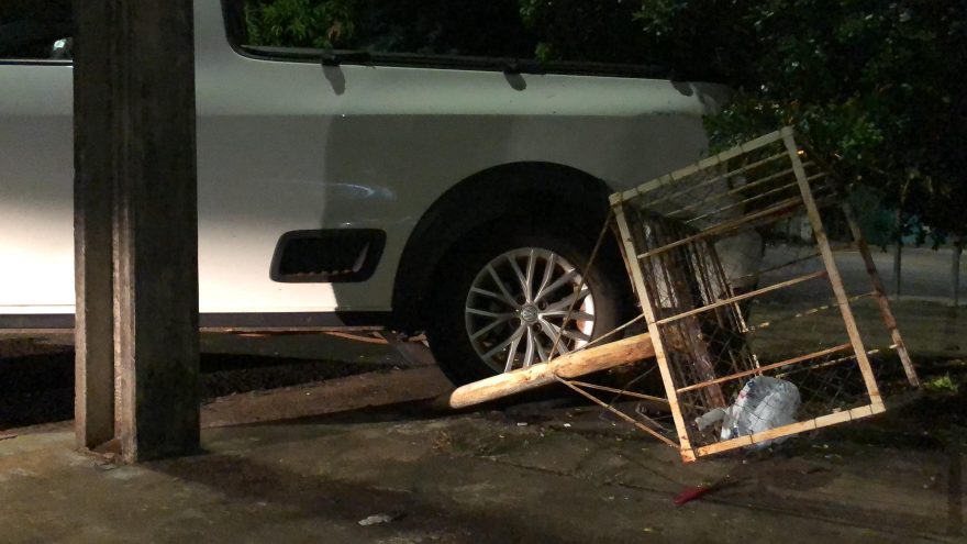 Condutor é detido após dormir ao volante e derrubar lixeira no bairro Neva