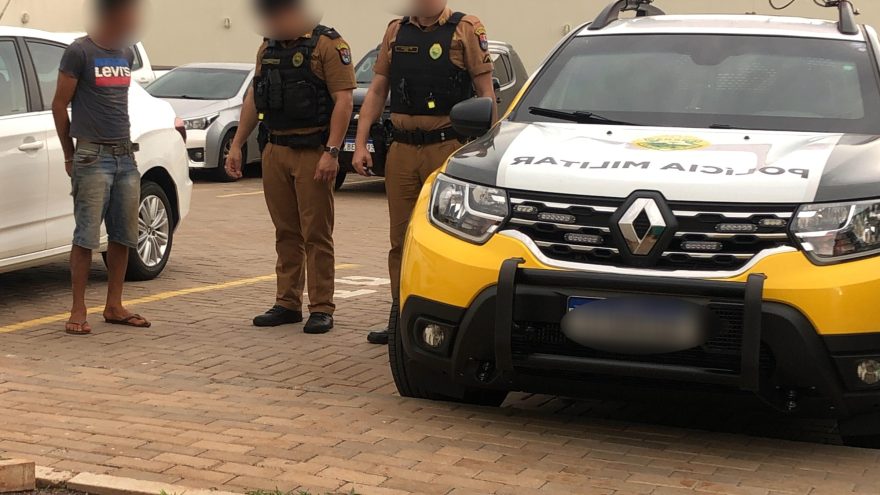 Três homens e uma mulher são presos com drogas no Centro de Cascavel