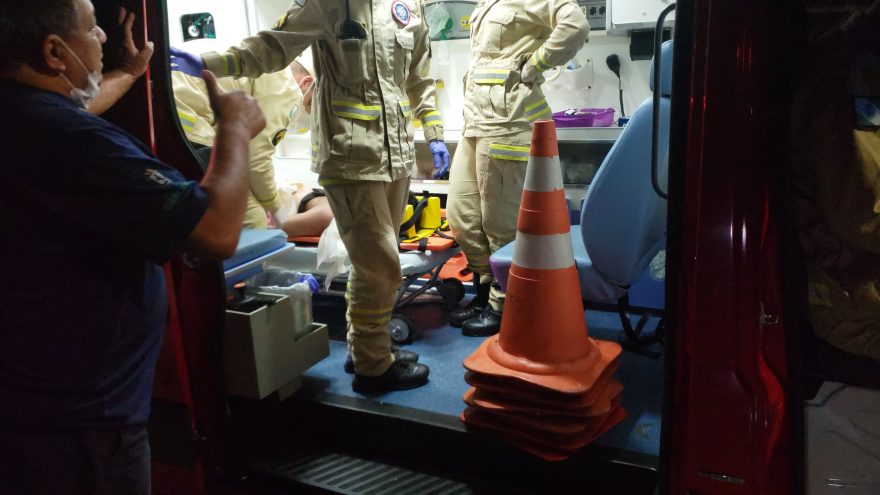 Homem se corta sozinho com faca no Cascavel Velho