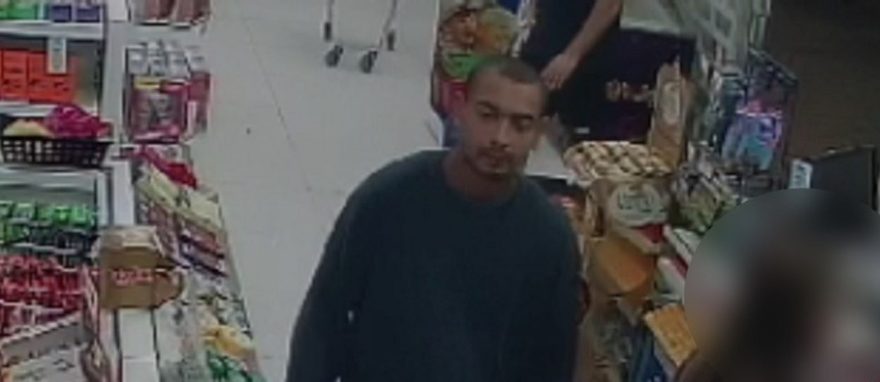 Cara de pau! Homem entra em farmácia, furta dois energéticos e vai embora