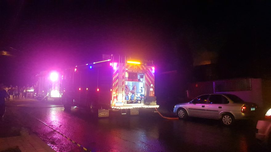 Briga de casal termina com residência destruída por incêndio
