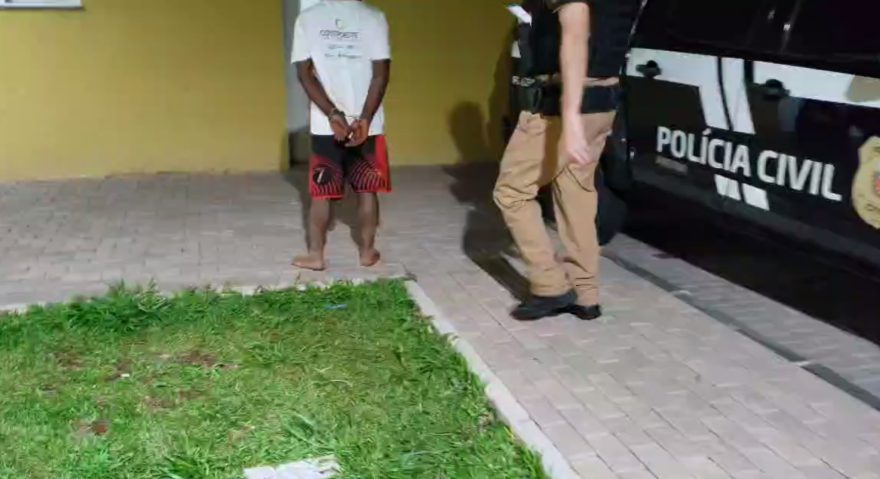 Homem é preso após agredir a companheira
