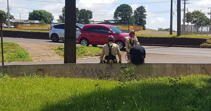 Homem é resgatado pelo Corpo de Bombeiros no Viaduto Carelli