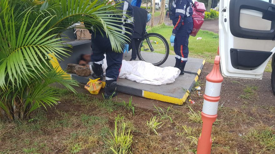 Bom dia, raio de sol! Populares afirmam ter localizado homem desacordado e chamam Samu