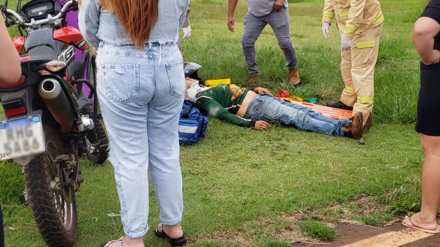 Motociclista fica ferido em acidente no Santo Inácio