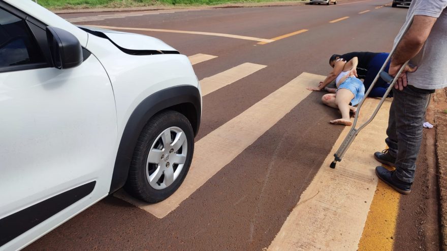 Mulher fica ferida ao ser atropelada por carro no Cascavel Velho