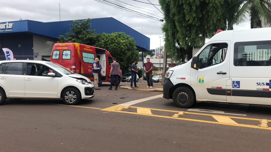 Van da Saúde se envolve em acidente com outros dois veículos no Alto Alegre