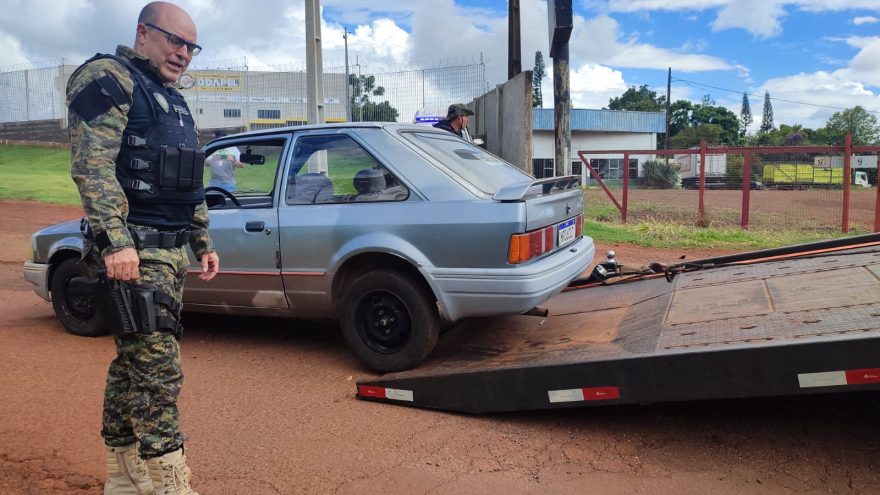 Escort furtado no São Cristóvão é encontrado, abandonado, no Bairro Cascavel Velho