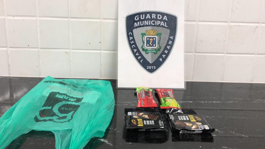 “Cleptomaníaco Fit” é preso por furtar barras de proteína e chocolate em supermercado