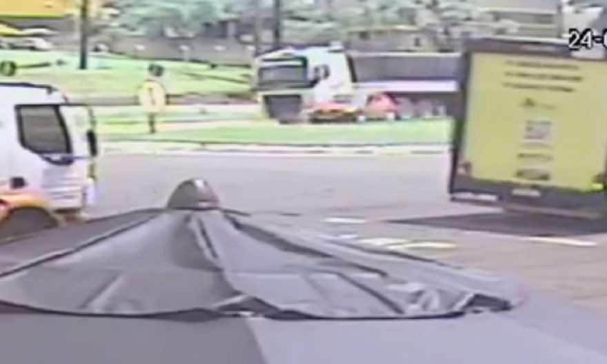 Vídeo mostra momento em que carro é atingido por caminhão na BR-277