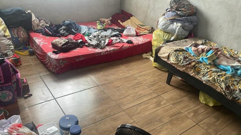15 paraguaios, incluindo adolescentes, são resgatados de situação análoga à escravidão em plantação de mandioca 15 paraguaios, incluindo adolescentes, são resgatados de situação análoga à escravidão em plantação de mandioca