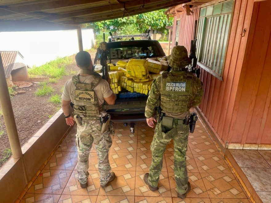 BPFRON e Polícia Federal apreendem mais de meia tonelada de drogas em Guaíra