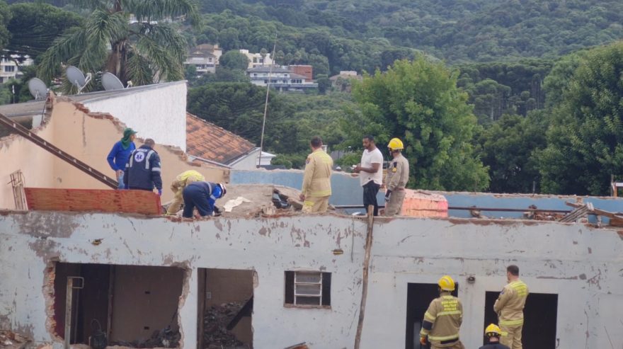 Trabalhador é esmagado por viga de concreto em Curitiba