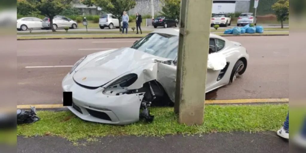 Motorista destrói Porsche ‘zero’ avaliado em R$ 1 mi no PR Motorista destrói Porsche ‘zero’ avaliado em R$ 1 mi no PR
