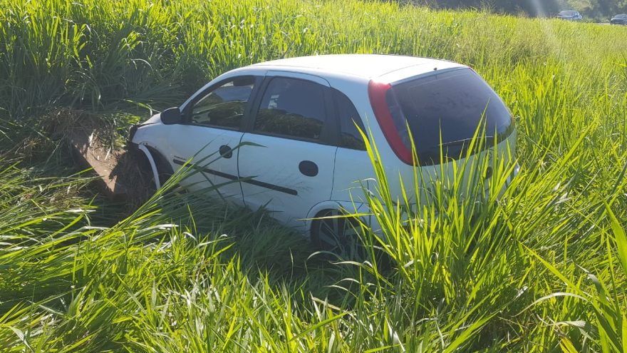 Voltando do plantão médico, rapaz quebra os dentes ao sair da pista na BR-163 em Cascavel