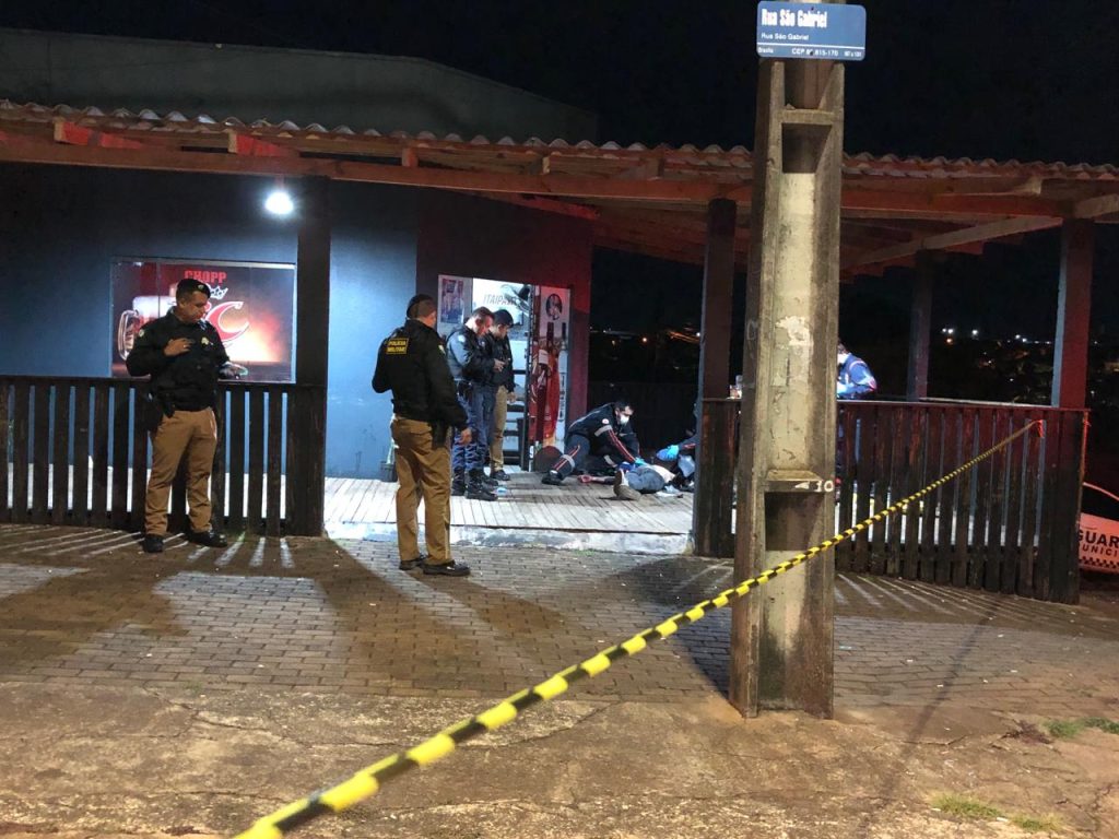 Homem é baleado em distribuidora de bebidas no Jardim Alvorada Homem é baleado em distribuidora de bebidas no Jardim Alvorada