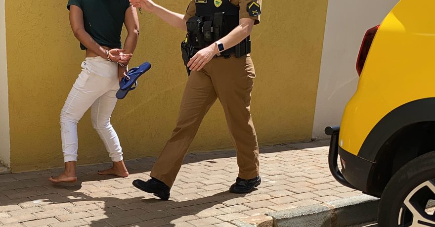 Mãe e filhos são detidos pela PM no bairro Parque Verde