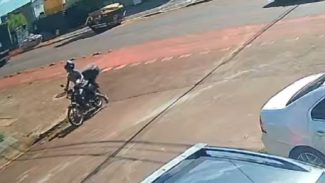 Câmera flagra furto de moto no Santa Cruz