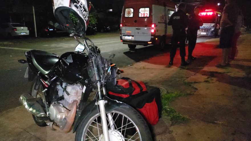 Motoboy fica ferido em colisão com caminhonete no São Cristóvão