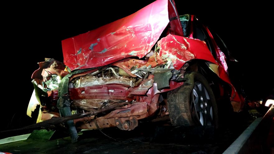 Colisão frontal entre Celta e Corsa deixa três feridos na rodovia BR-369
