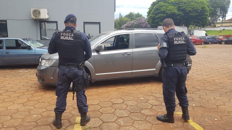 GM descobre Freemont com alerta de furto e placas clonadas abandonada em estacionamento