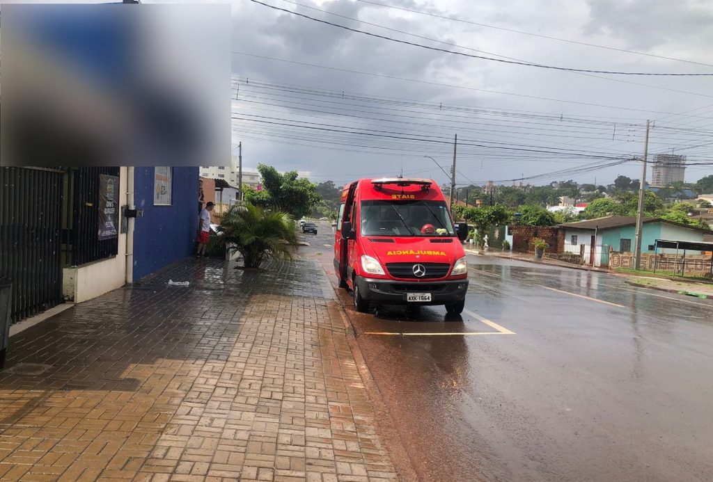 Mulher sofre queda de bicicleta e fica ferida no Santa Cruz